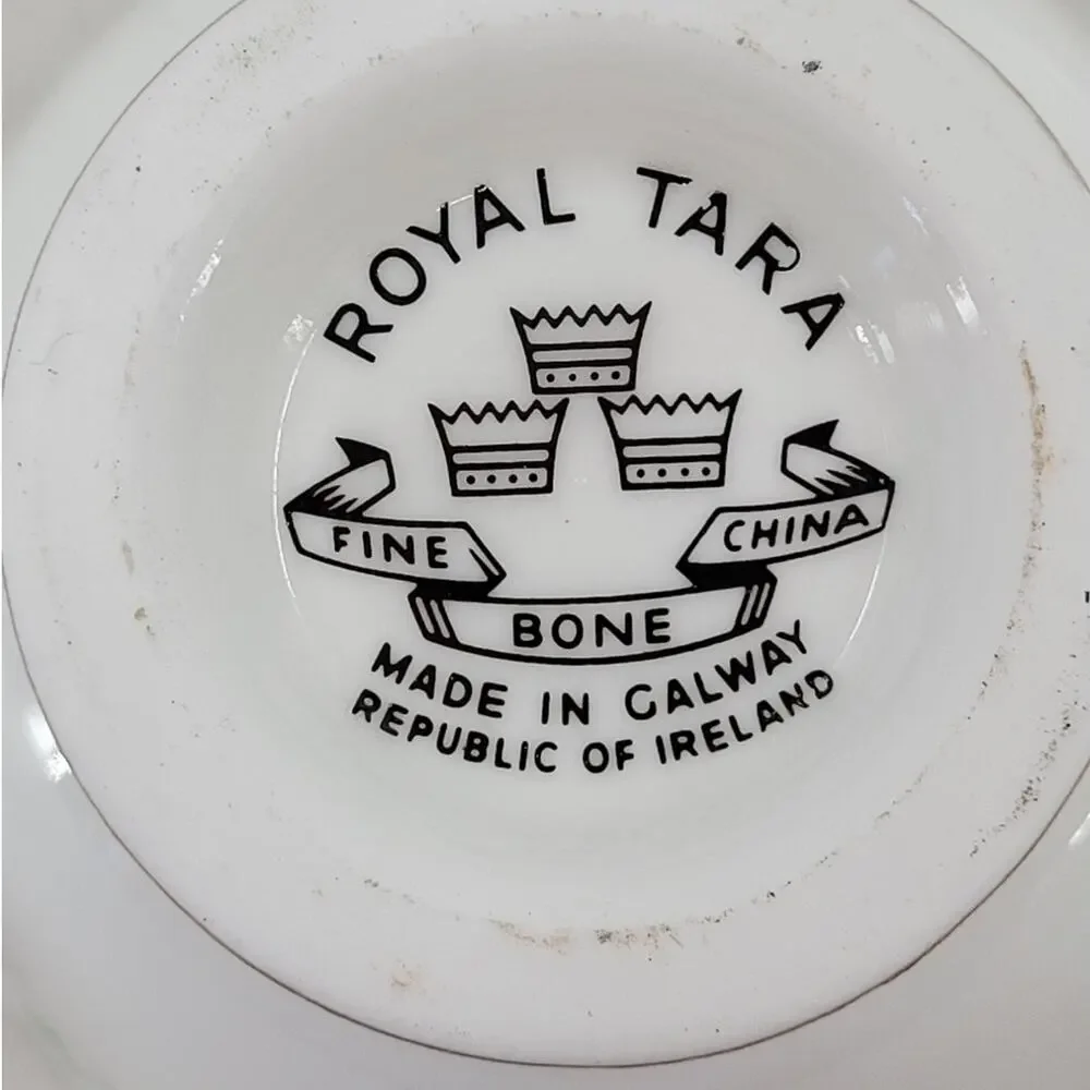 Royal Tara Shamrock‎ Teacup and Saucer Fine Bone China Irish Teatime 2-2 cottage
